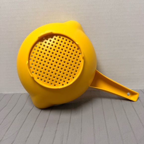Tupperware Colander Strainer - Picture 4 of 9